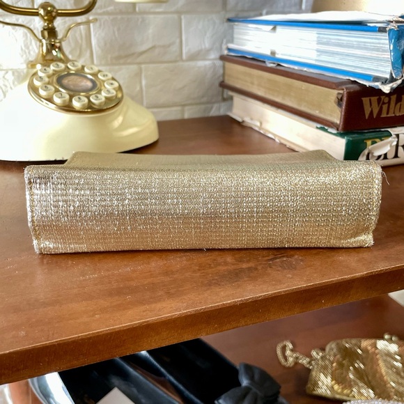 SOLD Vintage 1950s Lamè Fabric Clutch Bag Gold Tone Frame + Faux Pearl Shell - Picture 9 of 14